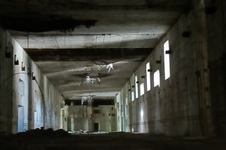 Blick in den teilweise zerstörten Bunker