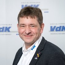 Portr&auml;tfoto von Thomas Fl&uuml;gge