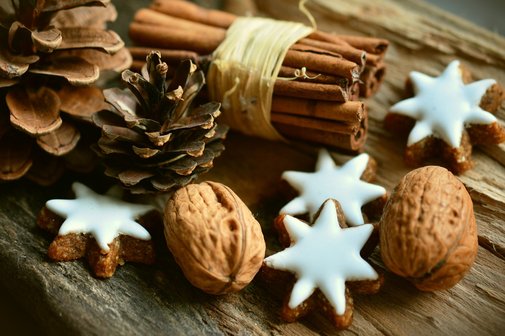 Weihnachtskekse und N&uuml;sse