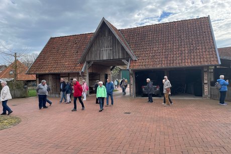 Gruppe im Innenhof