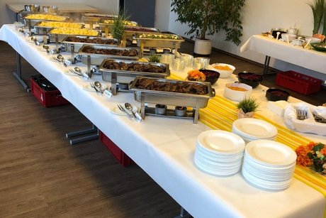 Buffet "Snirtjebraten" mit Beilagen