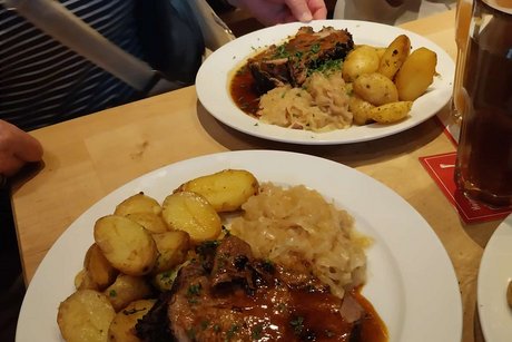 Krustenbraten Das leckere Essen