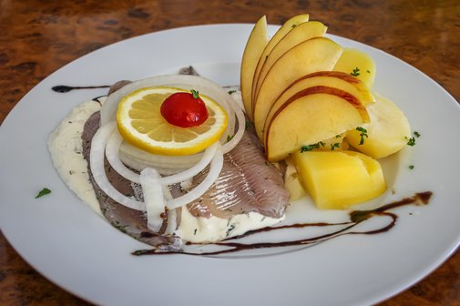 Ein Matjes-Tellergericht