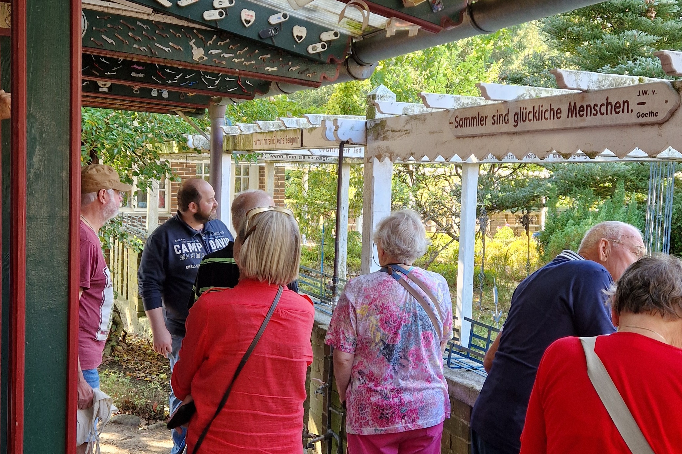 Besucher im Freiluftteil