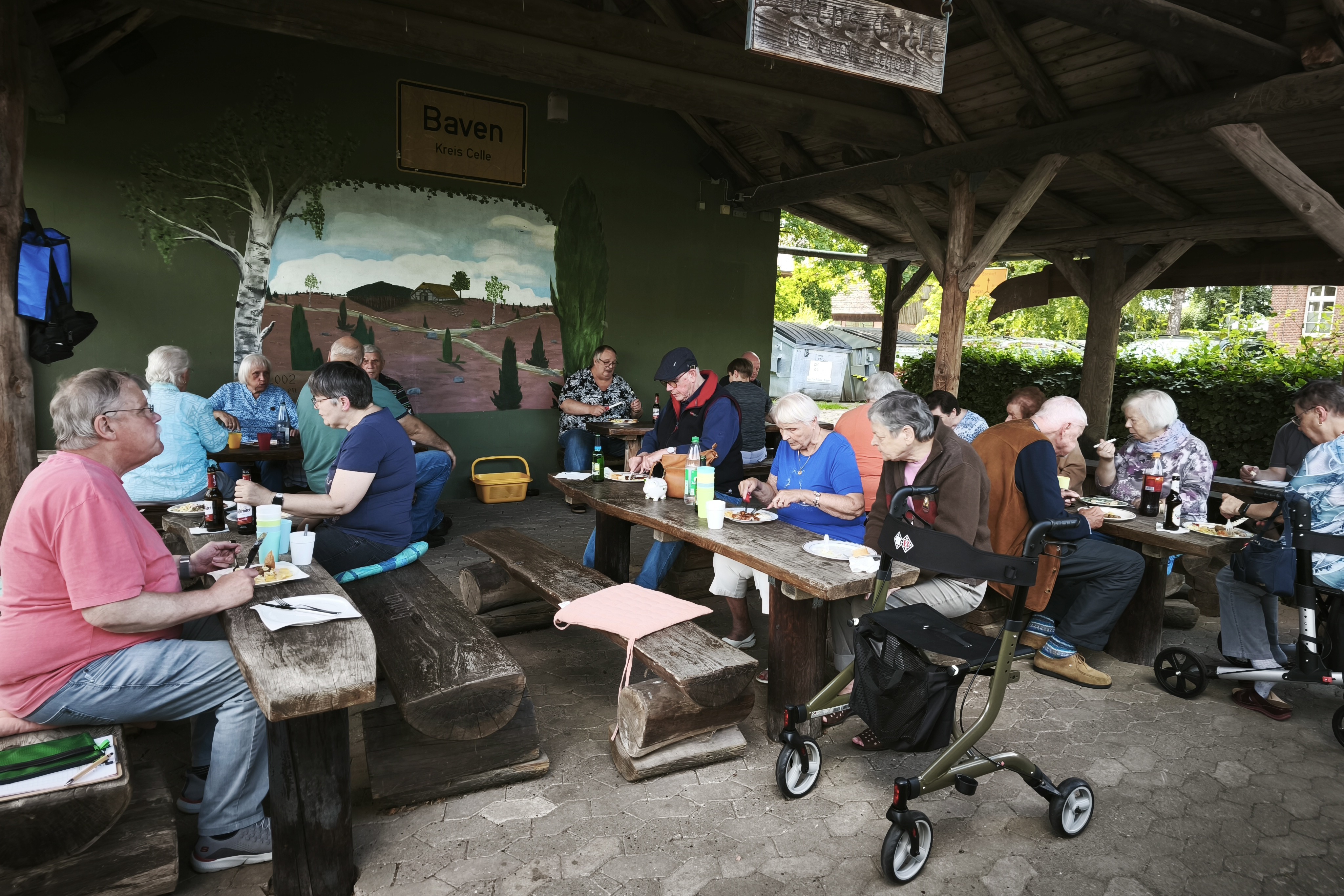 Grillnachmittag 2025 Gemeinschaftlicher Genuss von Getränken und Speisen vom Grill