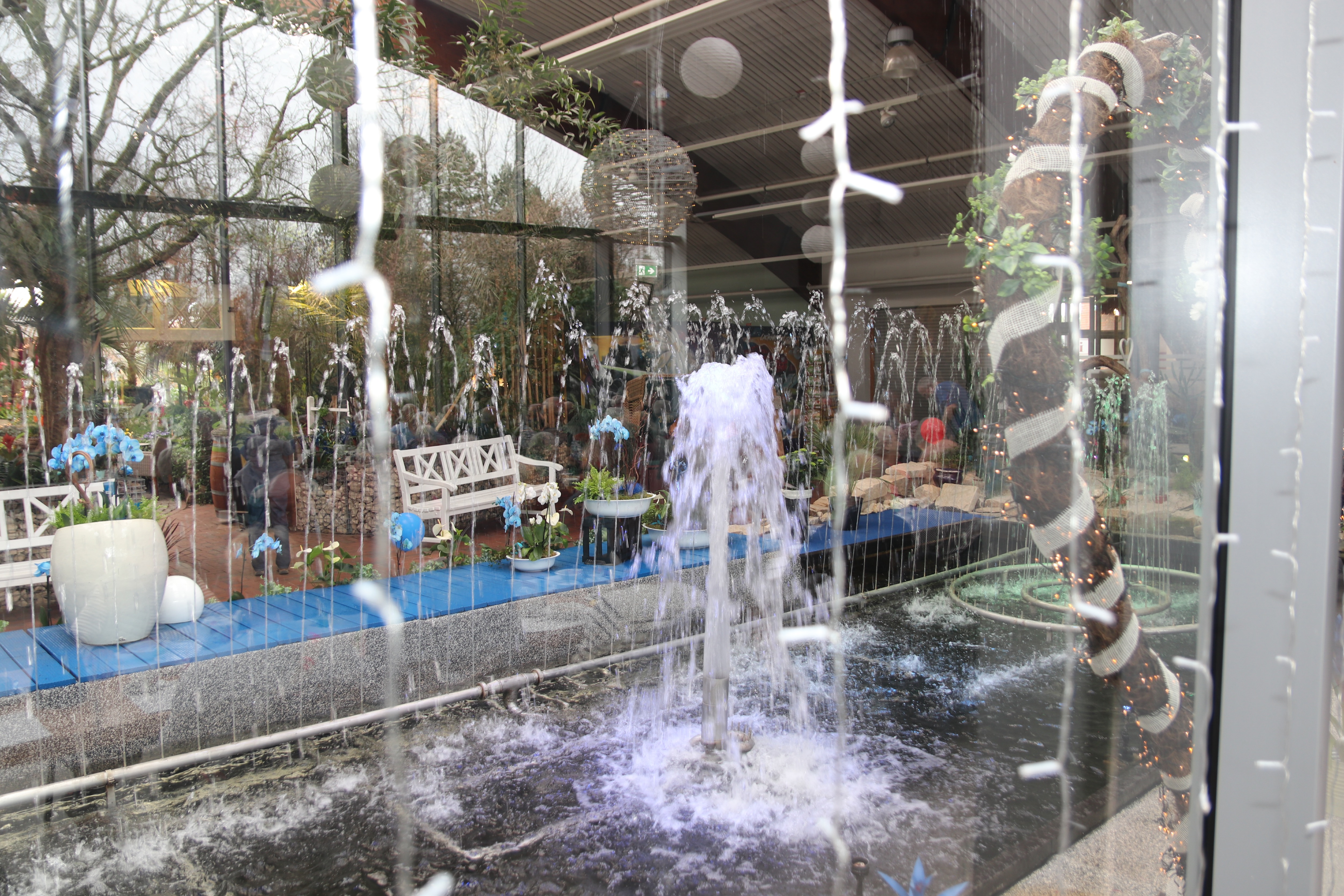 Wasserfont&auml;nen in der Blumenhalle