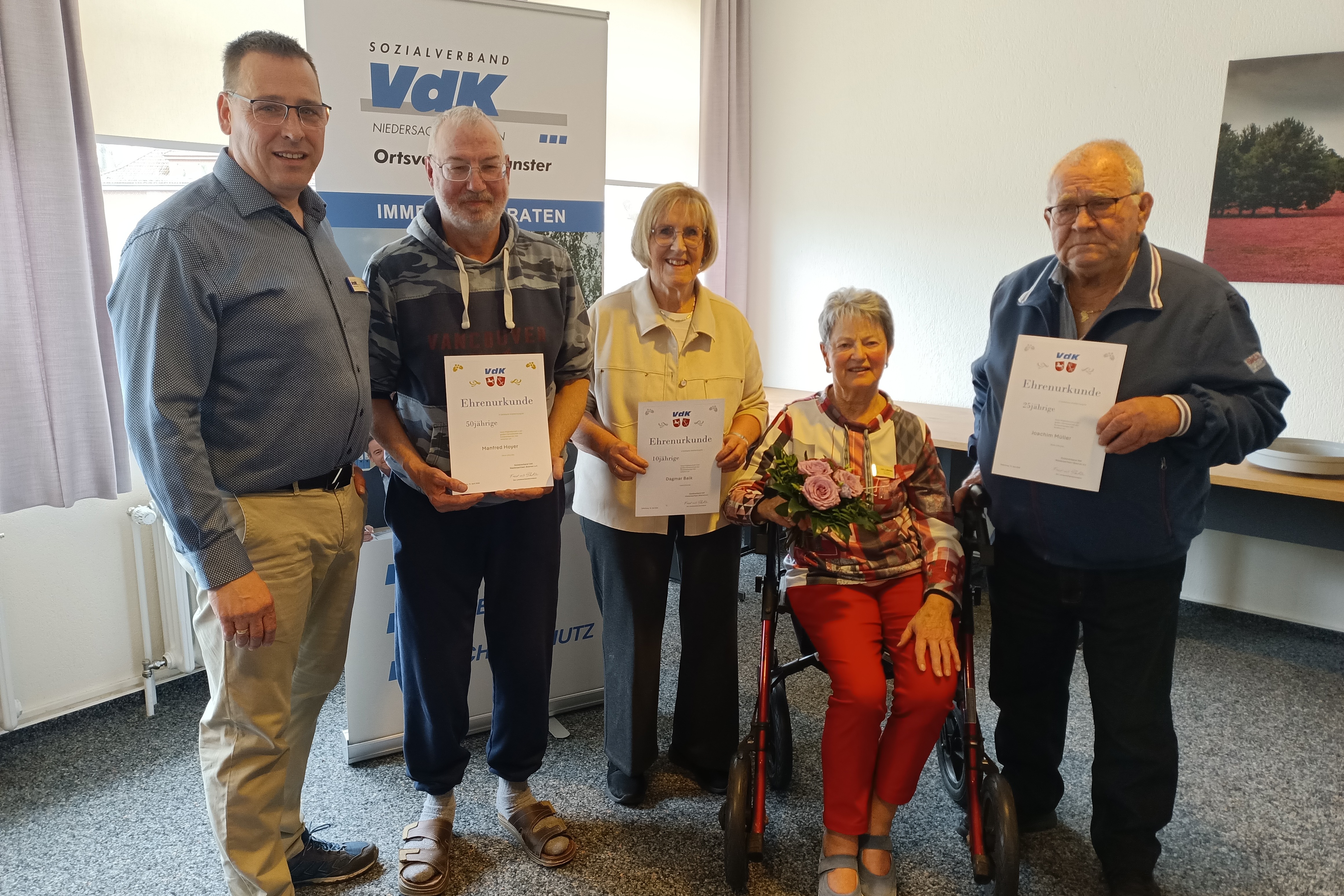 Ehrungen Hier die geehrten Mitglieder von links, Vorsitzender Rico Zellin ( von links) Manfred Hoyer, Dagmar Balk, Angelika Hellmann und Joachim Müller