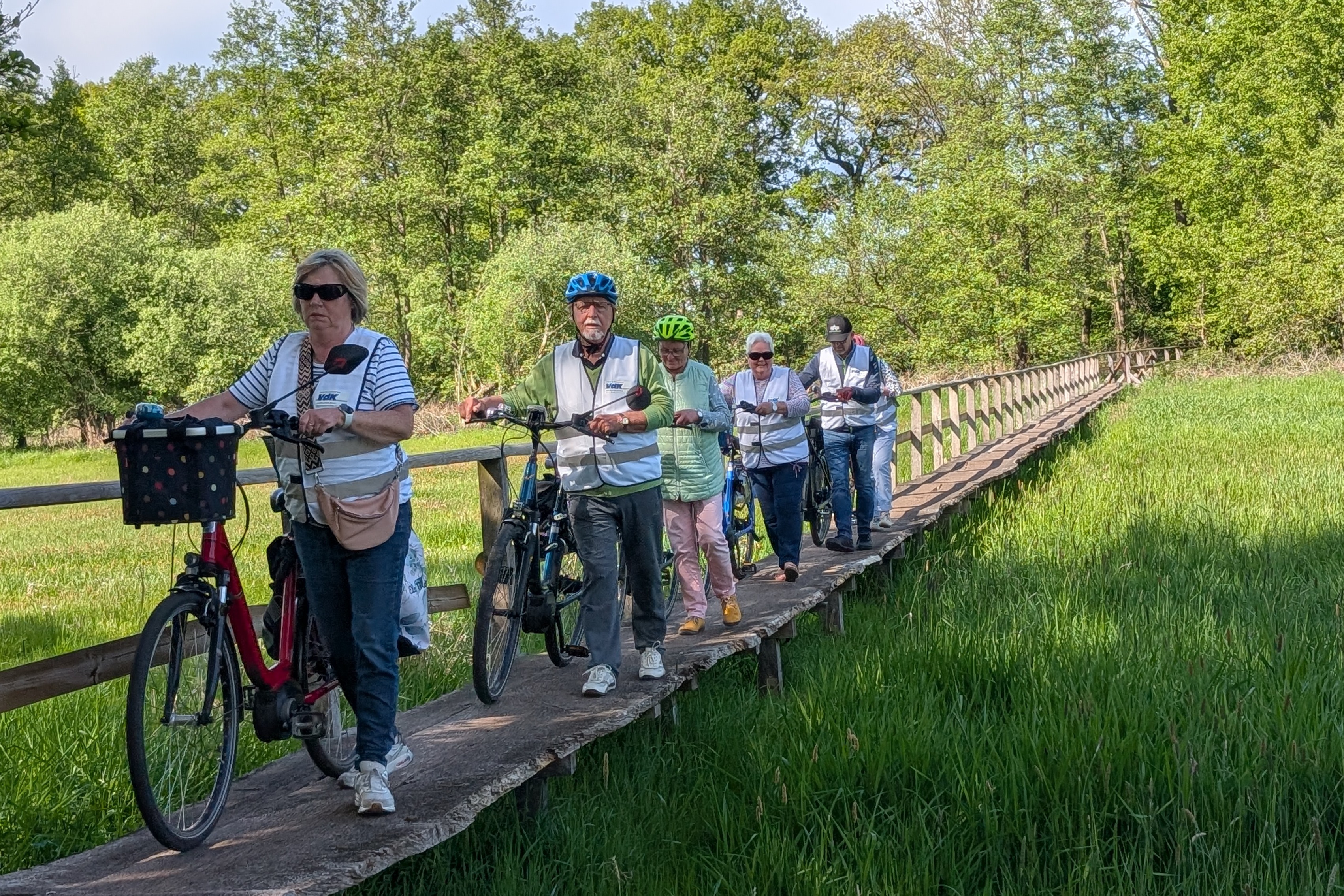 Fahrradteam auf dem Kirchsteg
