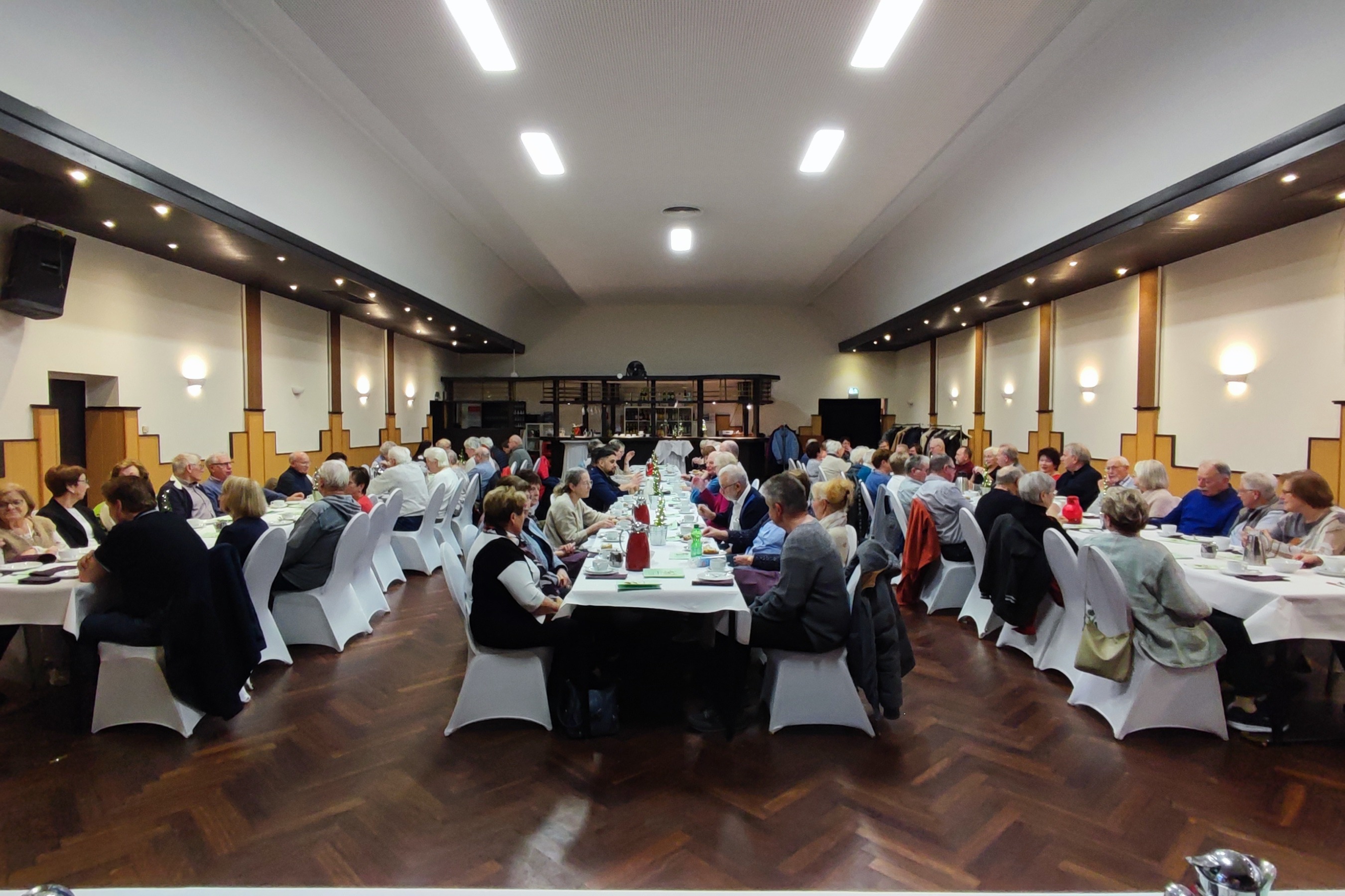 Gut besuchte Weihnachtsfeier Gut besuchte Weihnachtsfeier