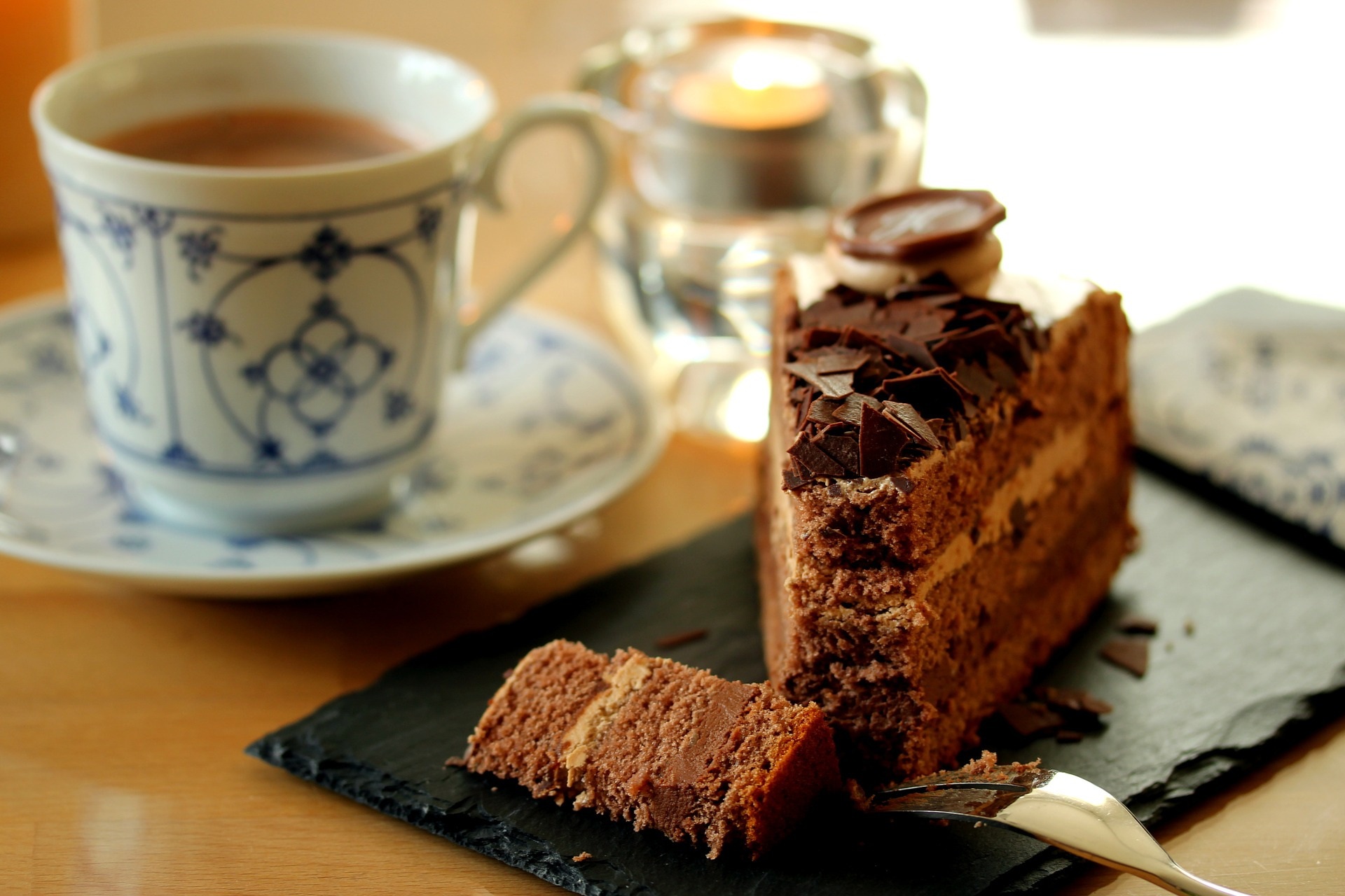 Kaffeenachmittag Ein Stück Torte mit einer Tasse Kaffee