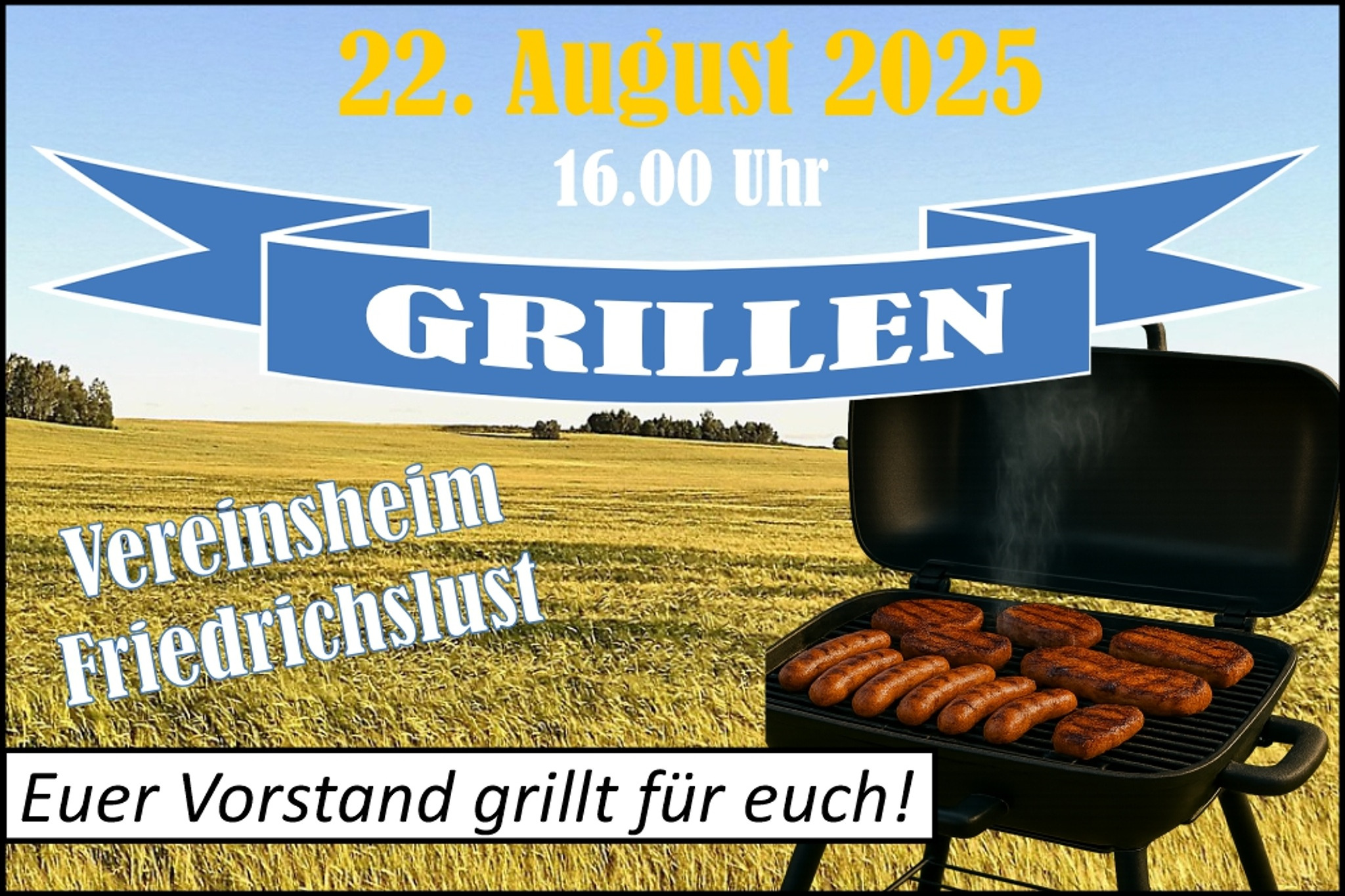 Ein Grill, auf dem Fleisch und Wurst liegt, steht auf einer bereits gelblich gefärbter Wiese. Im Hintergrund sind einige Bäume zu sehen.