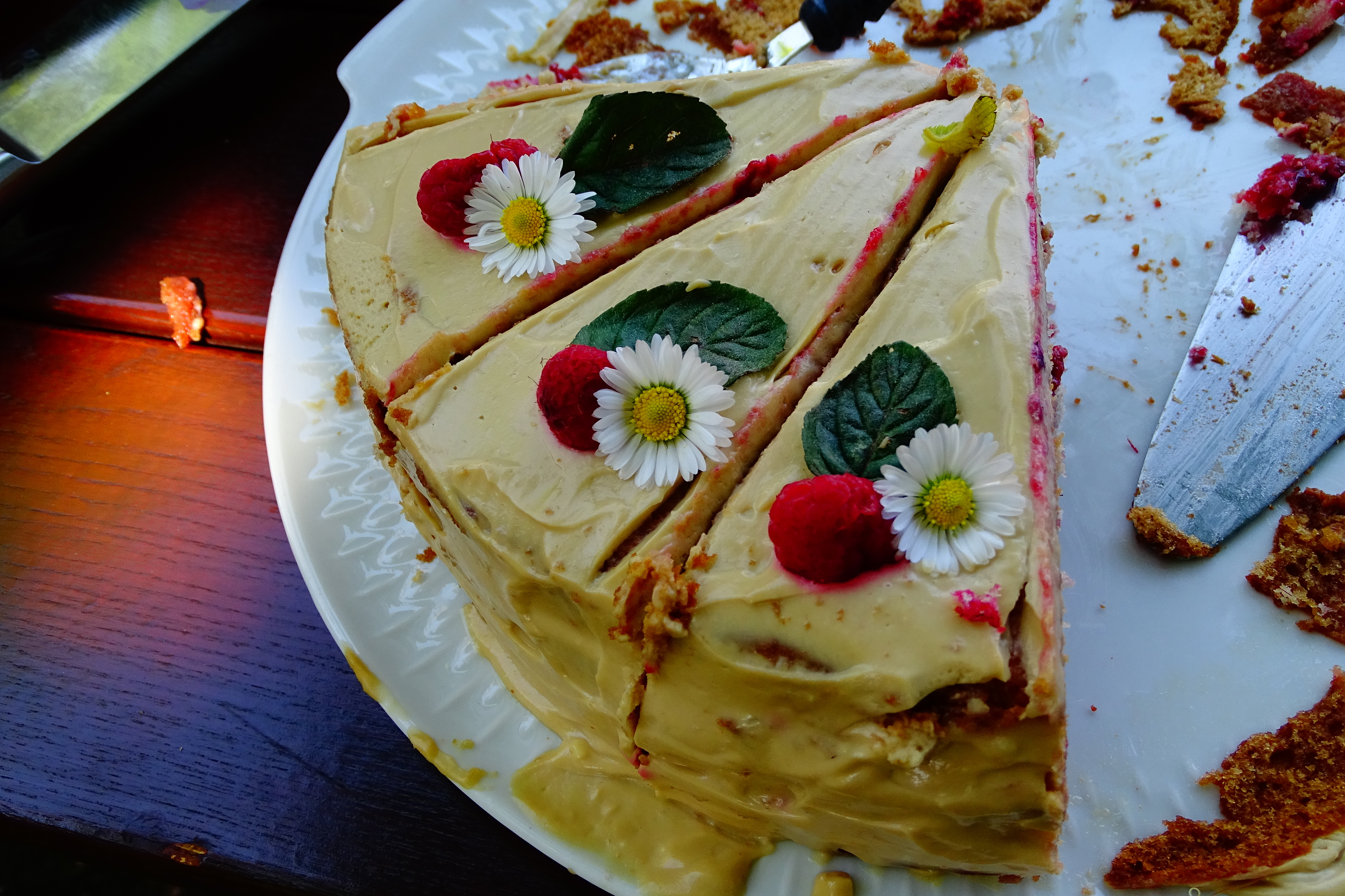 Torte mit Blumendecor