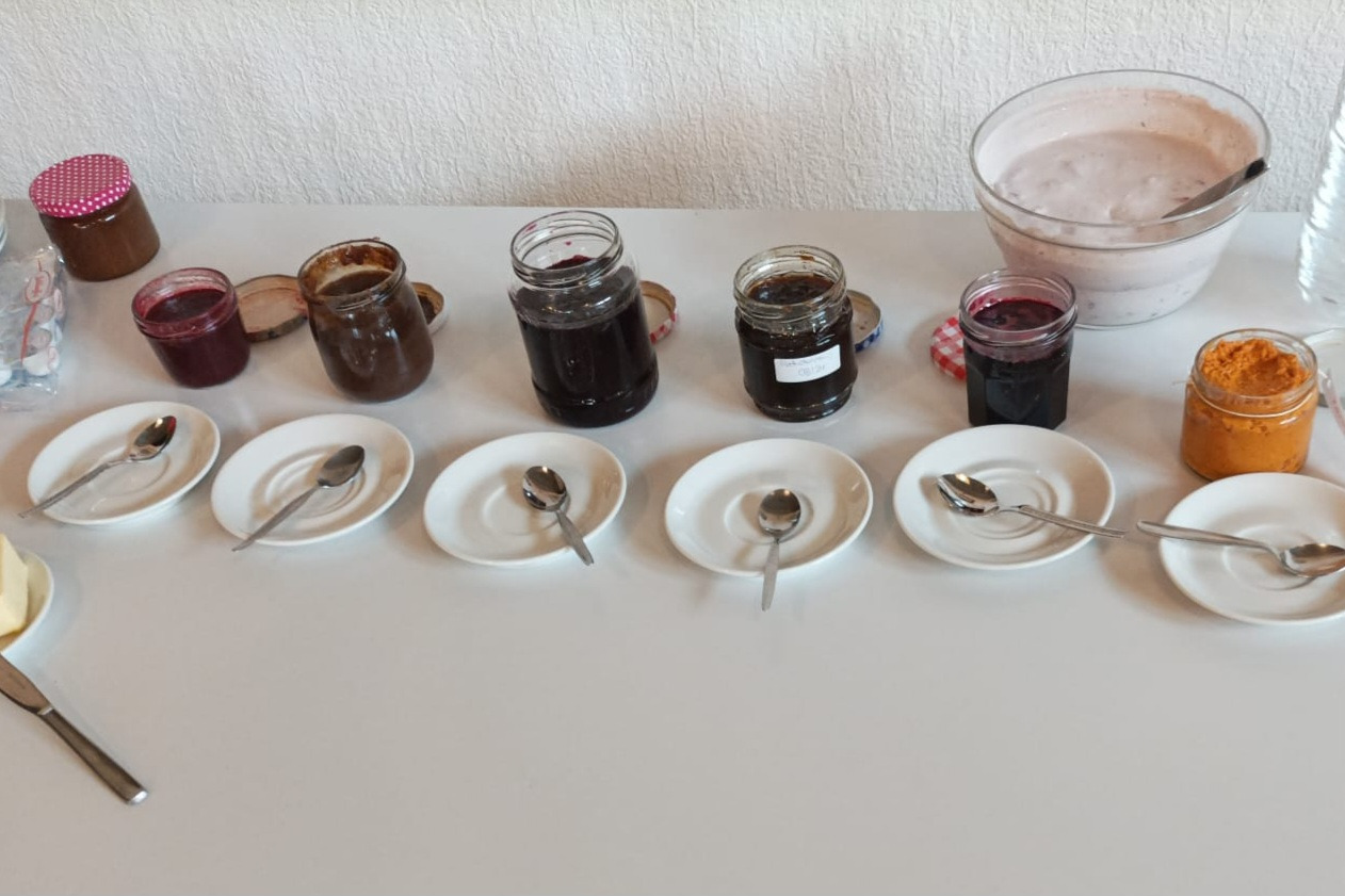 Schmeckt's? Selbstgemachte Marmelade in Gläsern