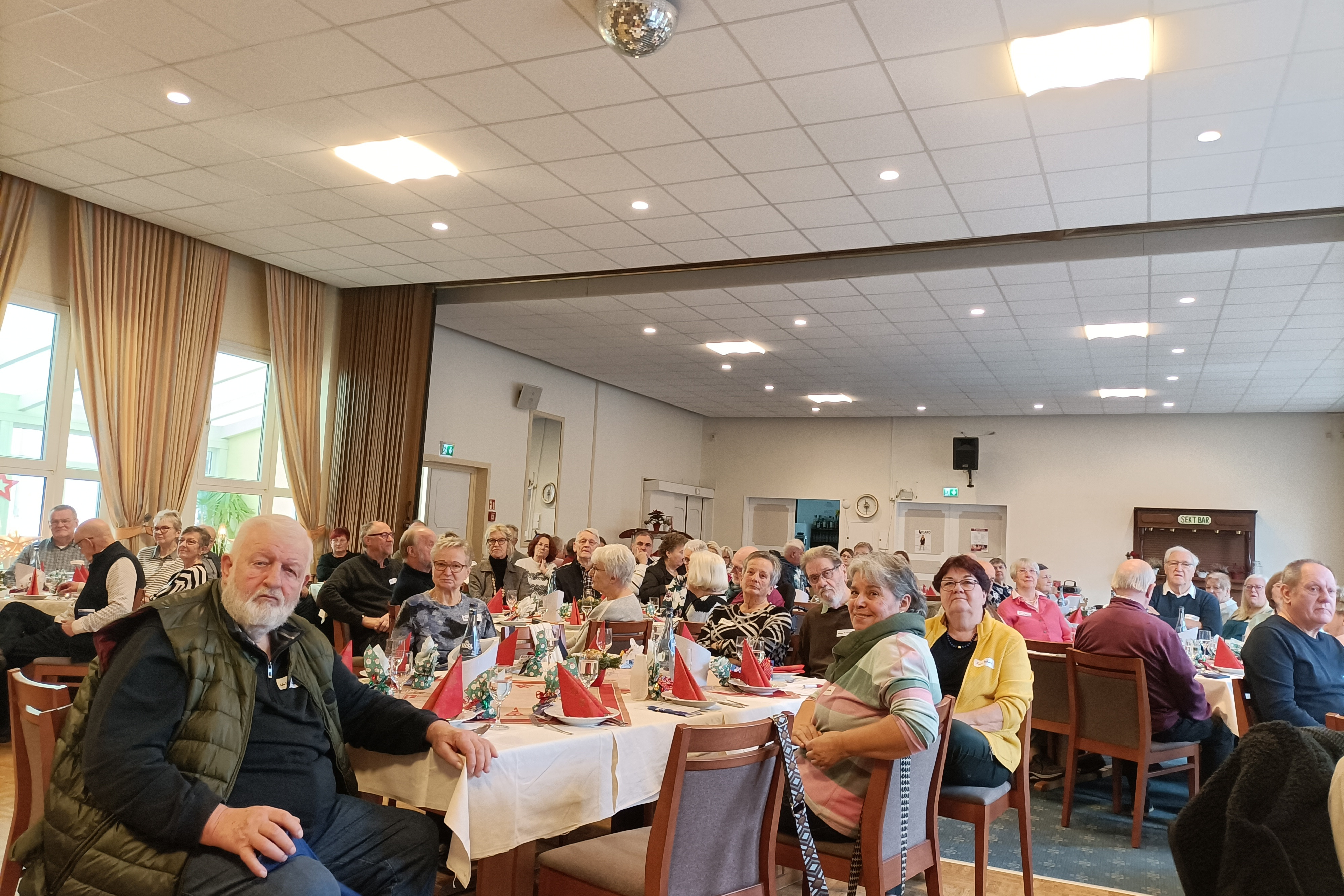 VdK-Mitglieder bei der Weihnachtsfeier VdK-Mitglieder bei der Weihnachtsfeier