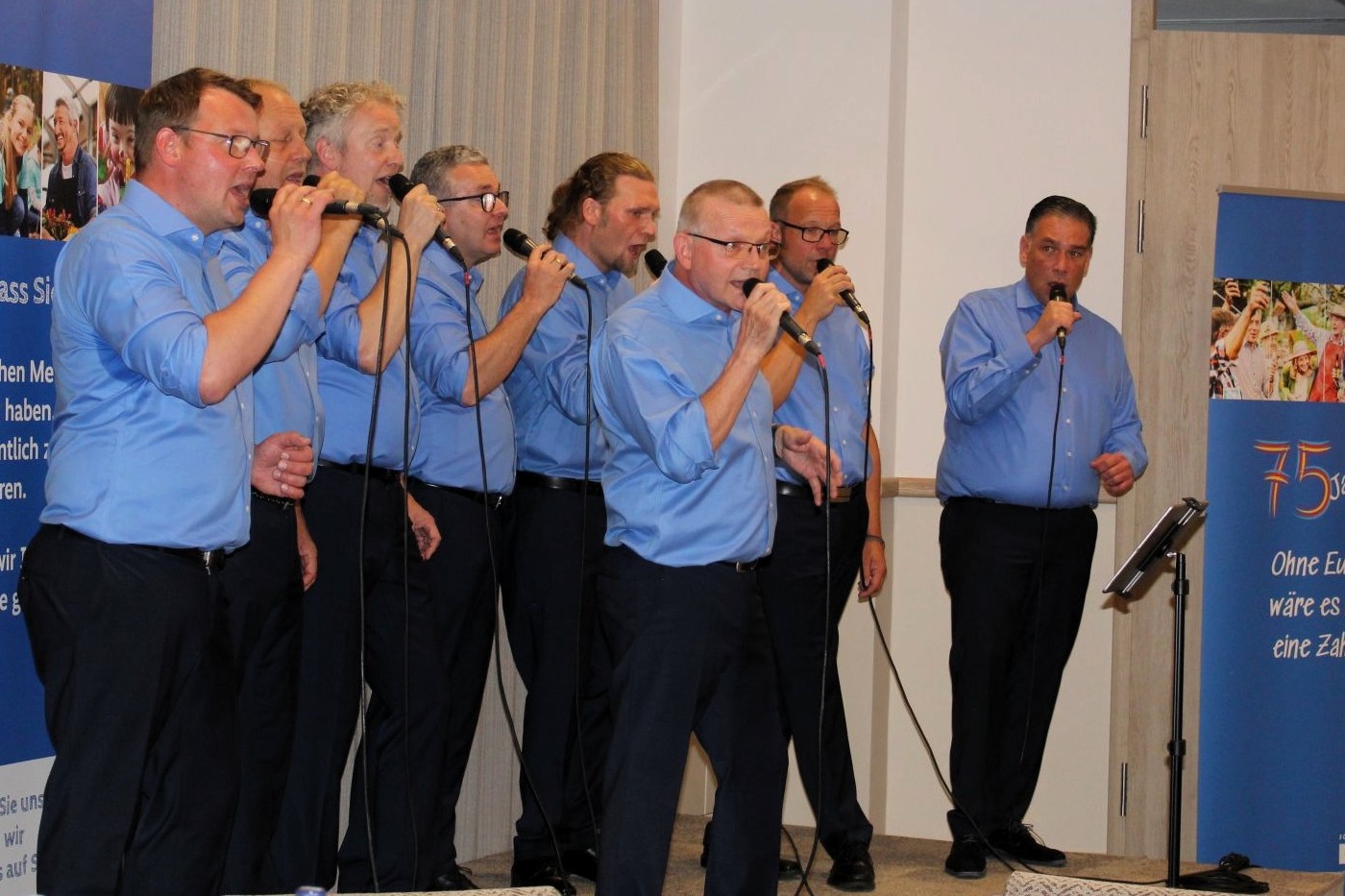 Auftritt der Gruppe "Die Profisorischen"