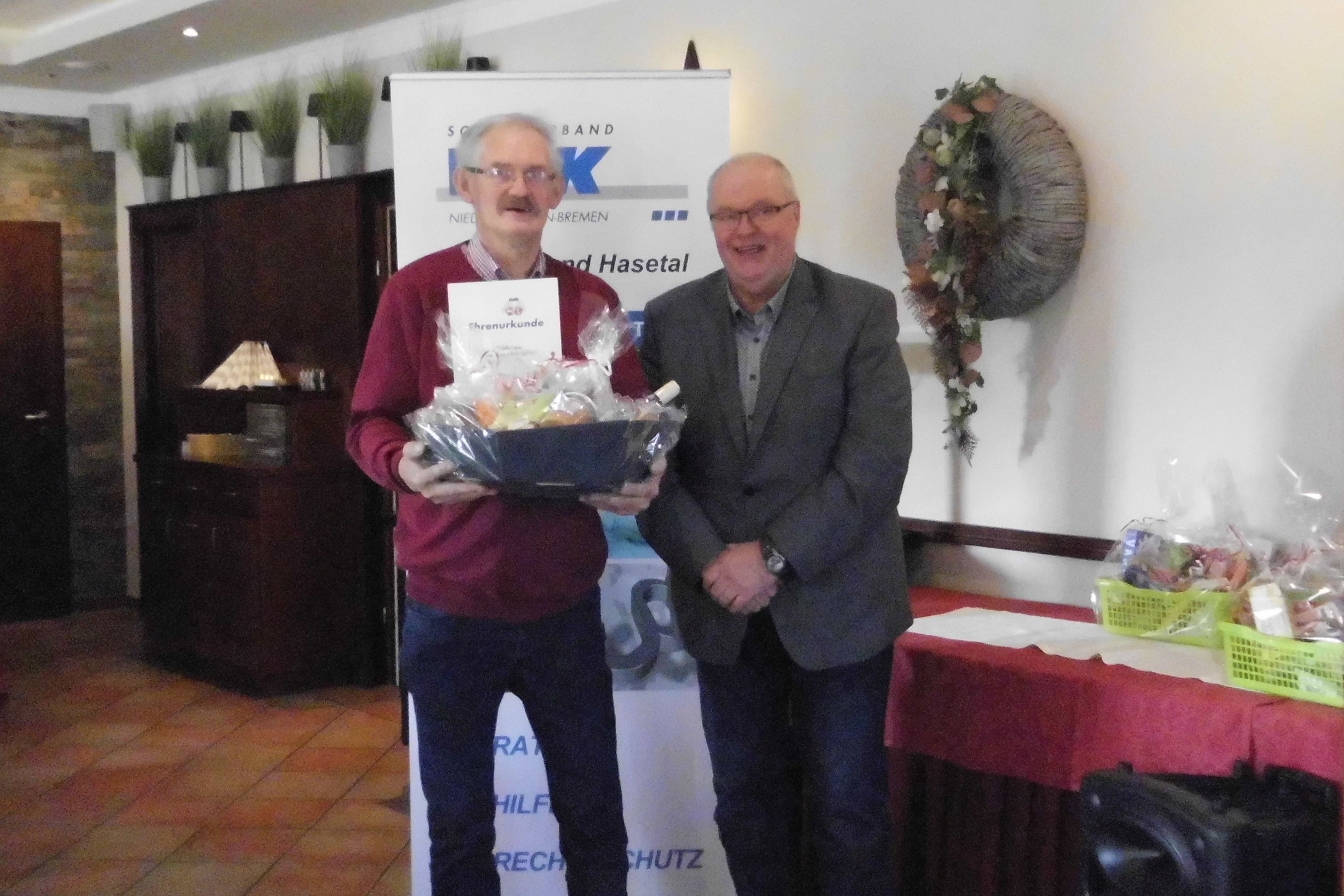 50 Jahre Mitgliedschaft im Vdk v. links F. Steffens, Vorsitzender F.J,Zumbeel