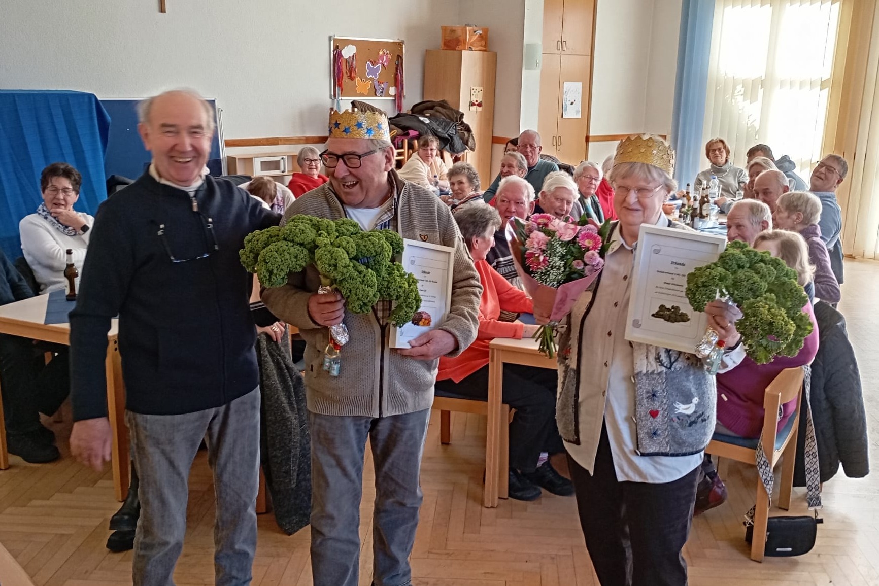 viele Mitglieder beim Gr&uuml;nkohl essen