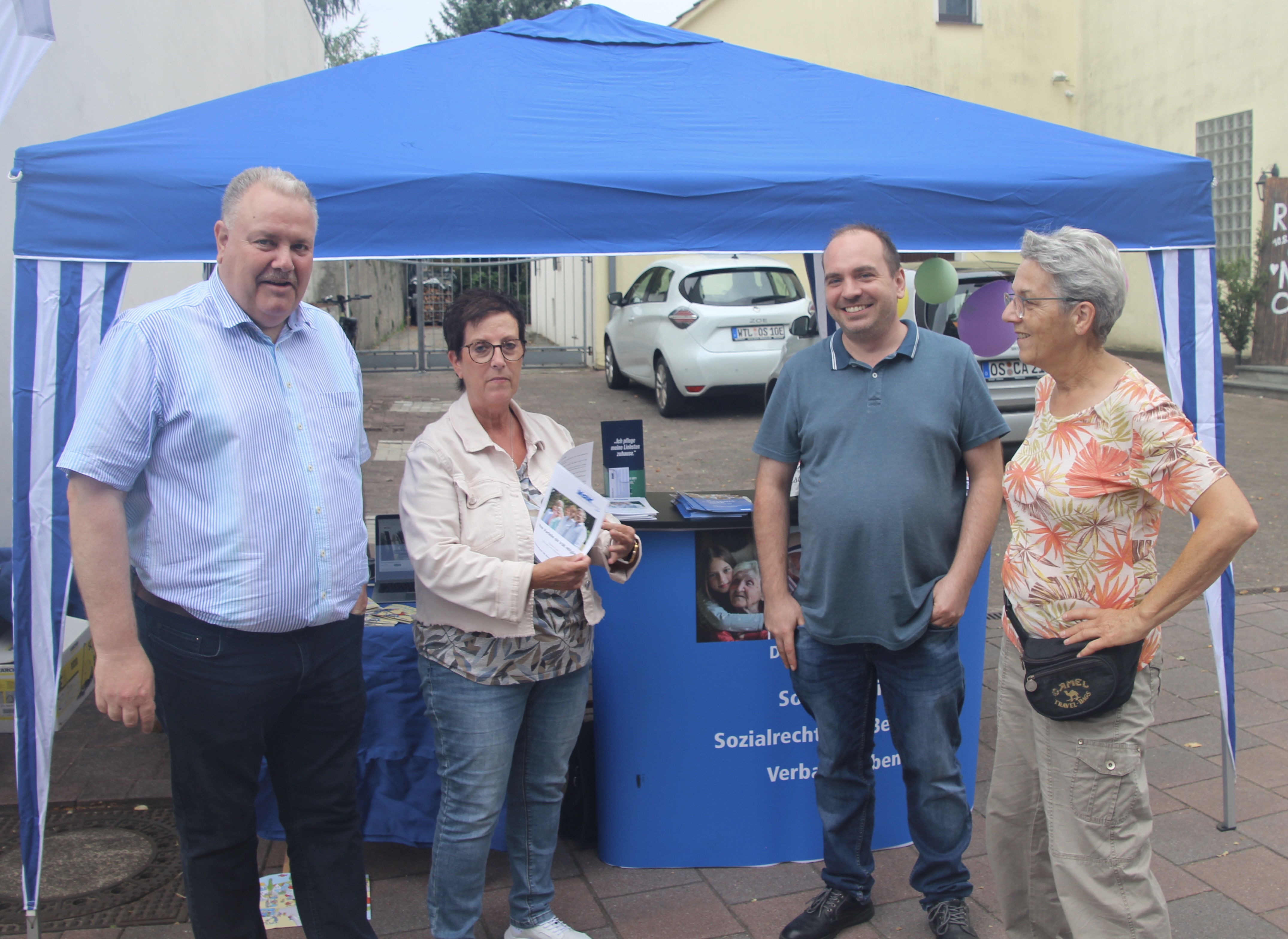 Stand zum Jubiläum "950 Jahre Bohmte", von links nach rechts: Bürgermeister Gemeinde Bohmte Markus Kleinkauertz, Carola Kohnen, Florian Auf dem Kampe, Anneliese Prange