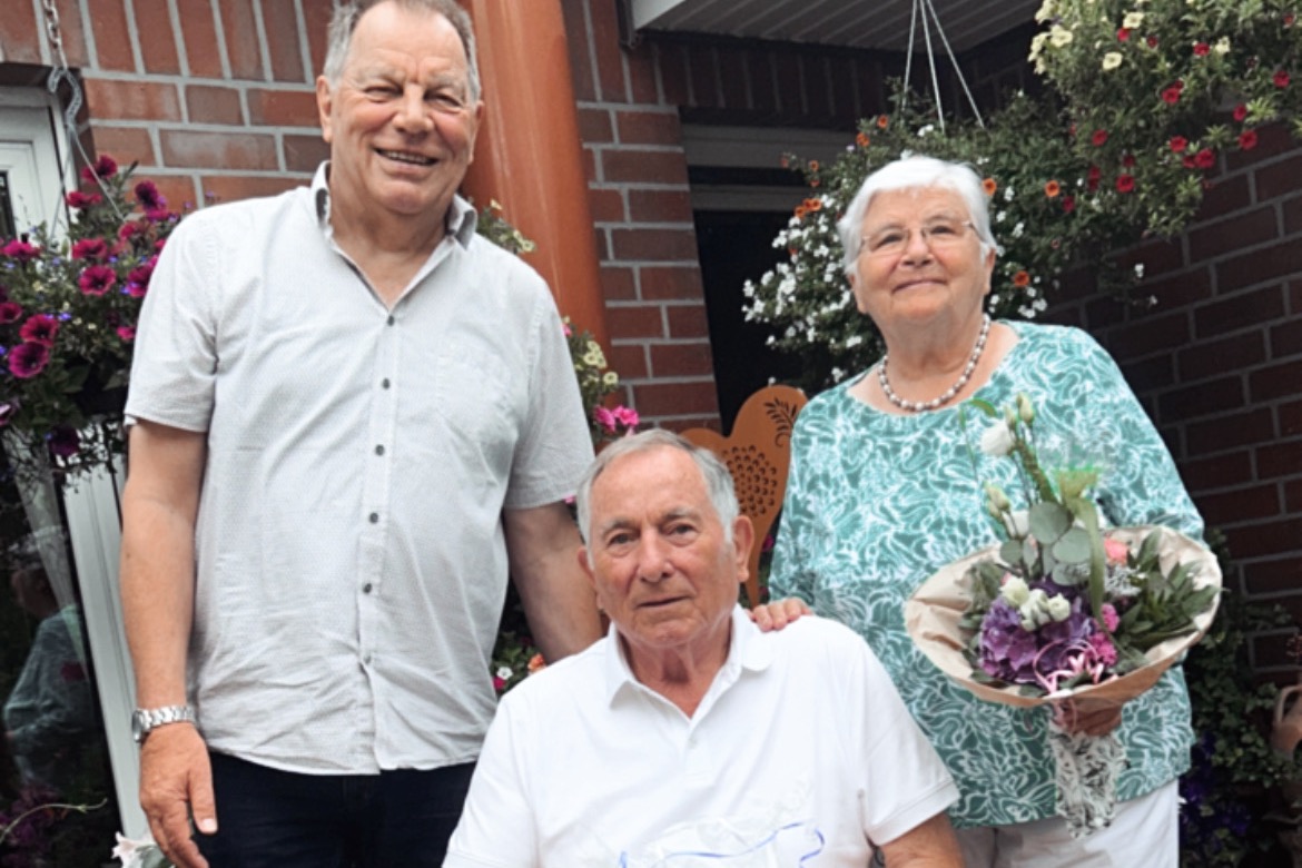 85. Geburtstag Heinz- Gerd Hinrichs gratuliert Helmut Bolles